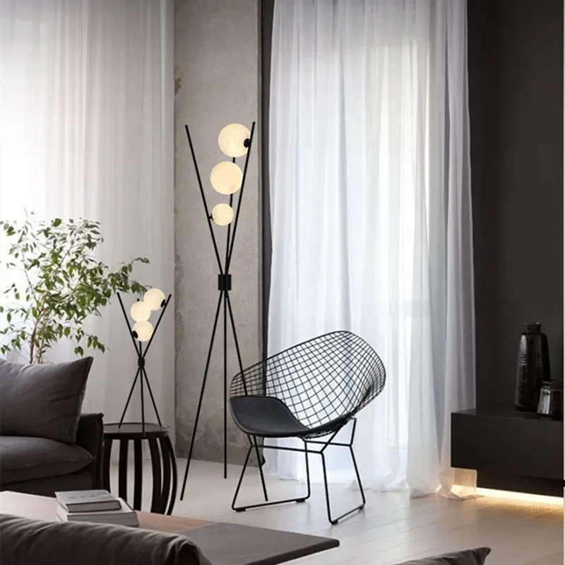 Floor Lamp Tripod - Lampa podłogowa Artpad Nordic Black, dekoracja