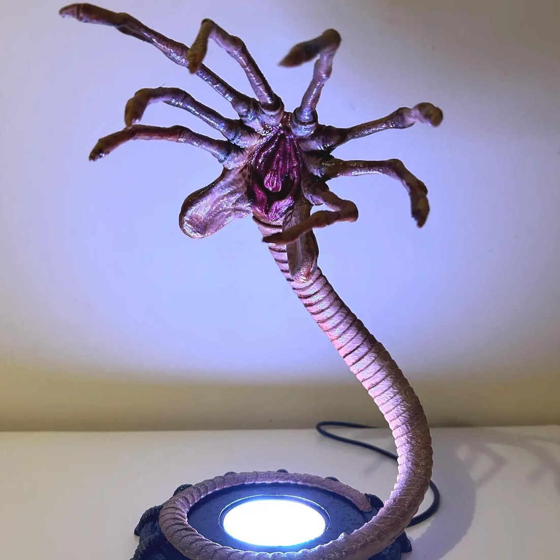 Home Lighting And Decor - Lampka nocna Alien Facehugger, migocząca dekoracja
