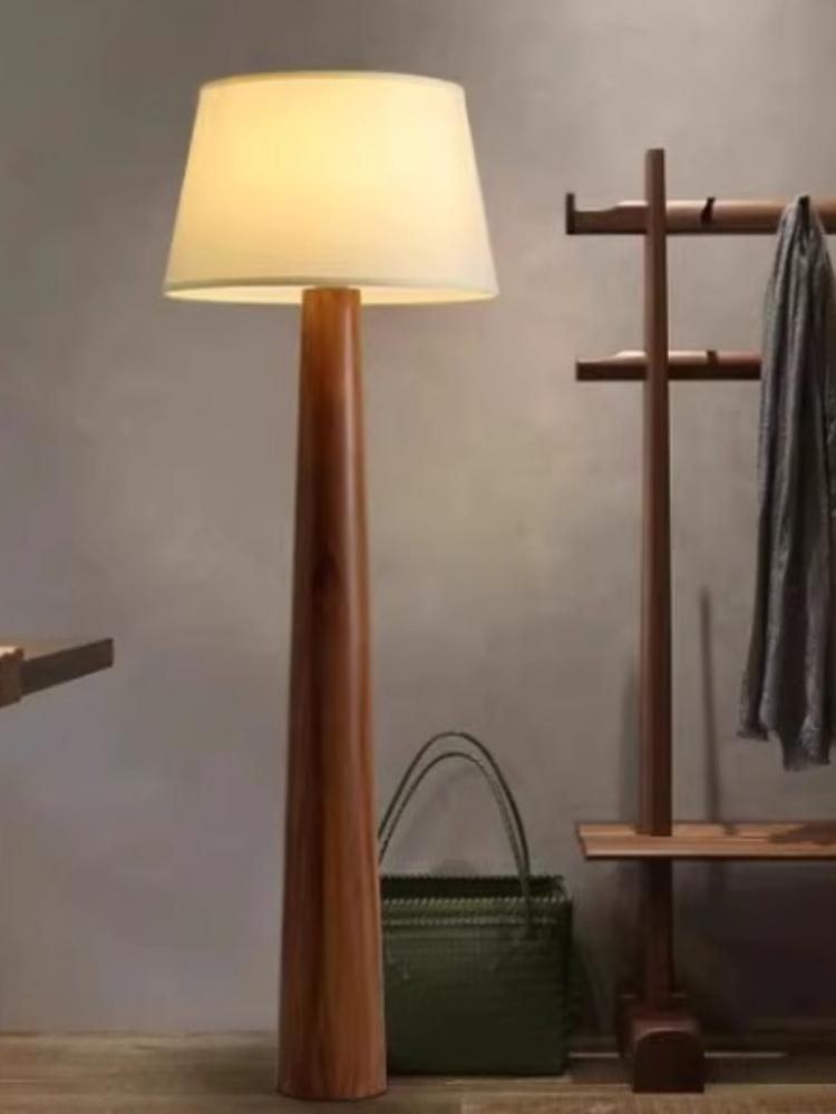 Lampa podłogowa stożkowa z dęb – Floor Lamp Tripod recenzja i cena