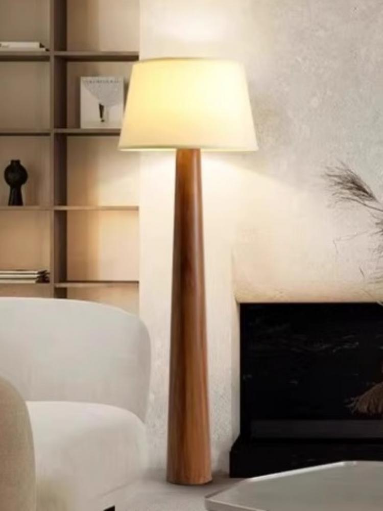 Lampa podłogowa stożkowa z dęb – Floor Lamp Tripod recenzja i cena