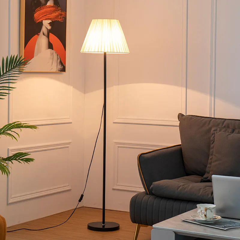 Retro, pofałdowane lampa stoja – Floor Lamp Tripod recenzja i cena
