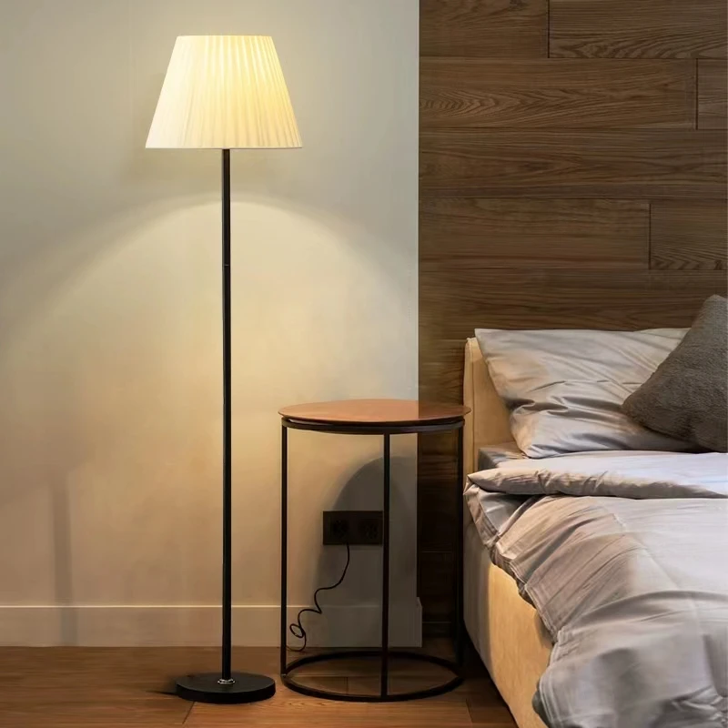 Retro, pofałdowane lampa stoja – Floor Lamp Tripod recenzja i cena