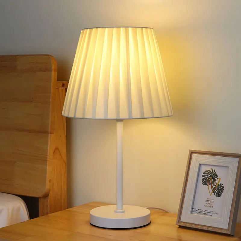 Retro, pofałdowane lampa stoja – Floor Lamp Tripod recenzja i cena