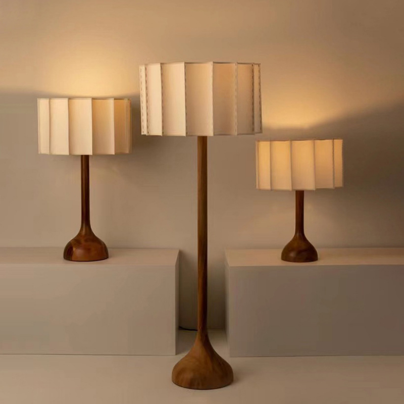 Drewniana lampa stojąca w styl – Floor Lamp Tripod recenzja i cena
