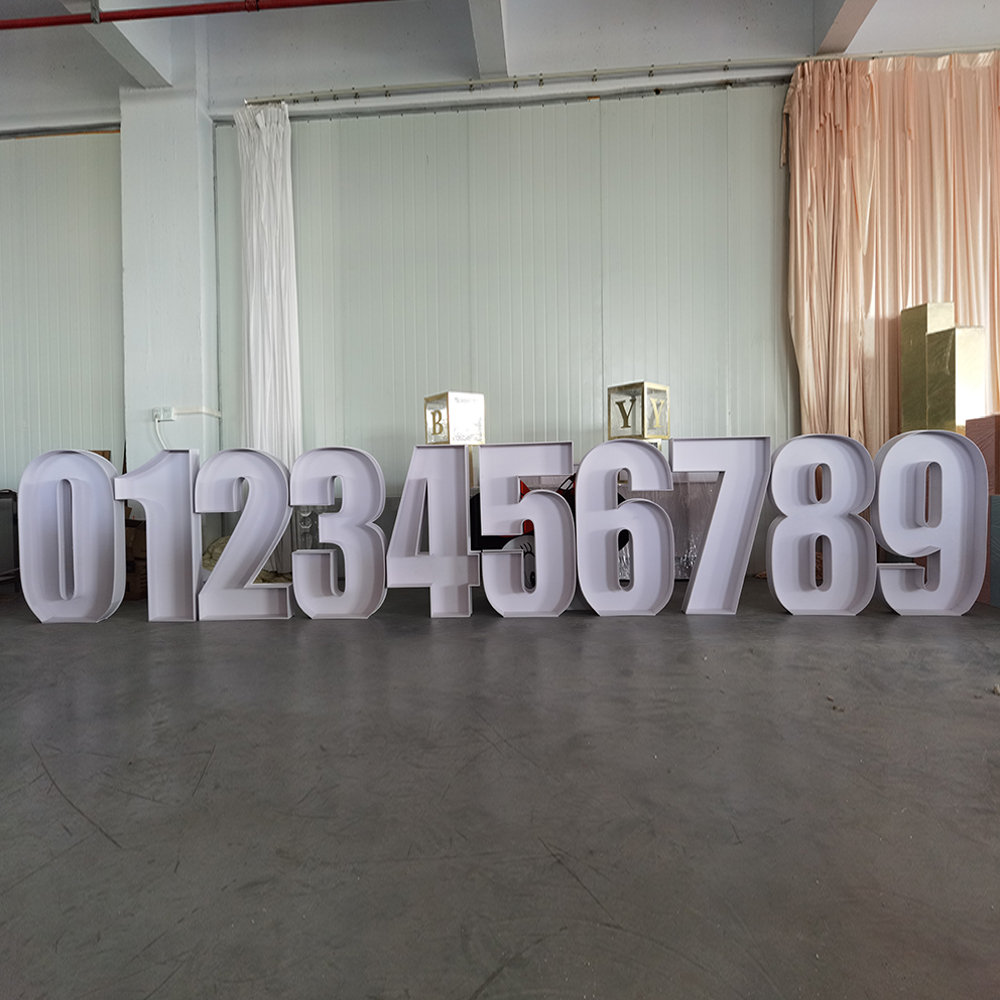 Duże litery oświetlane, duże c – Light Up Letters Marquee recenzja i cena